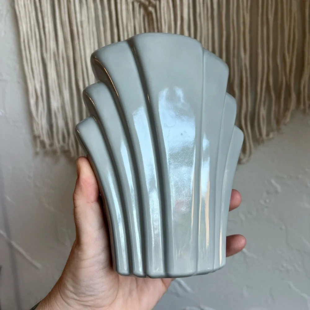Vintage Mid-Century Art Deco Fan Vase – Gray Ceramic – 1950s/60s Studio Pottery